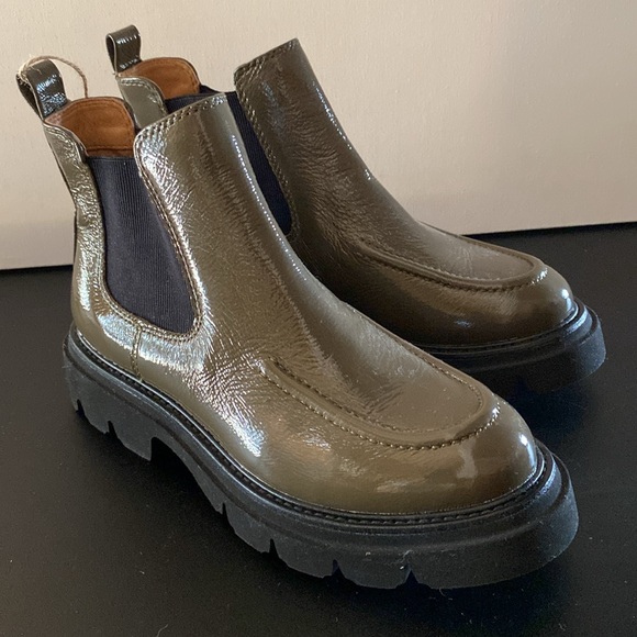 Söfft Samira Waterproof Patent Leather Chelsea Boots Taupe | Size 6 or 7.5 | NWT - Picture 3 of 10